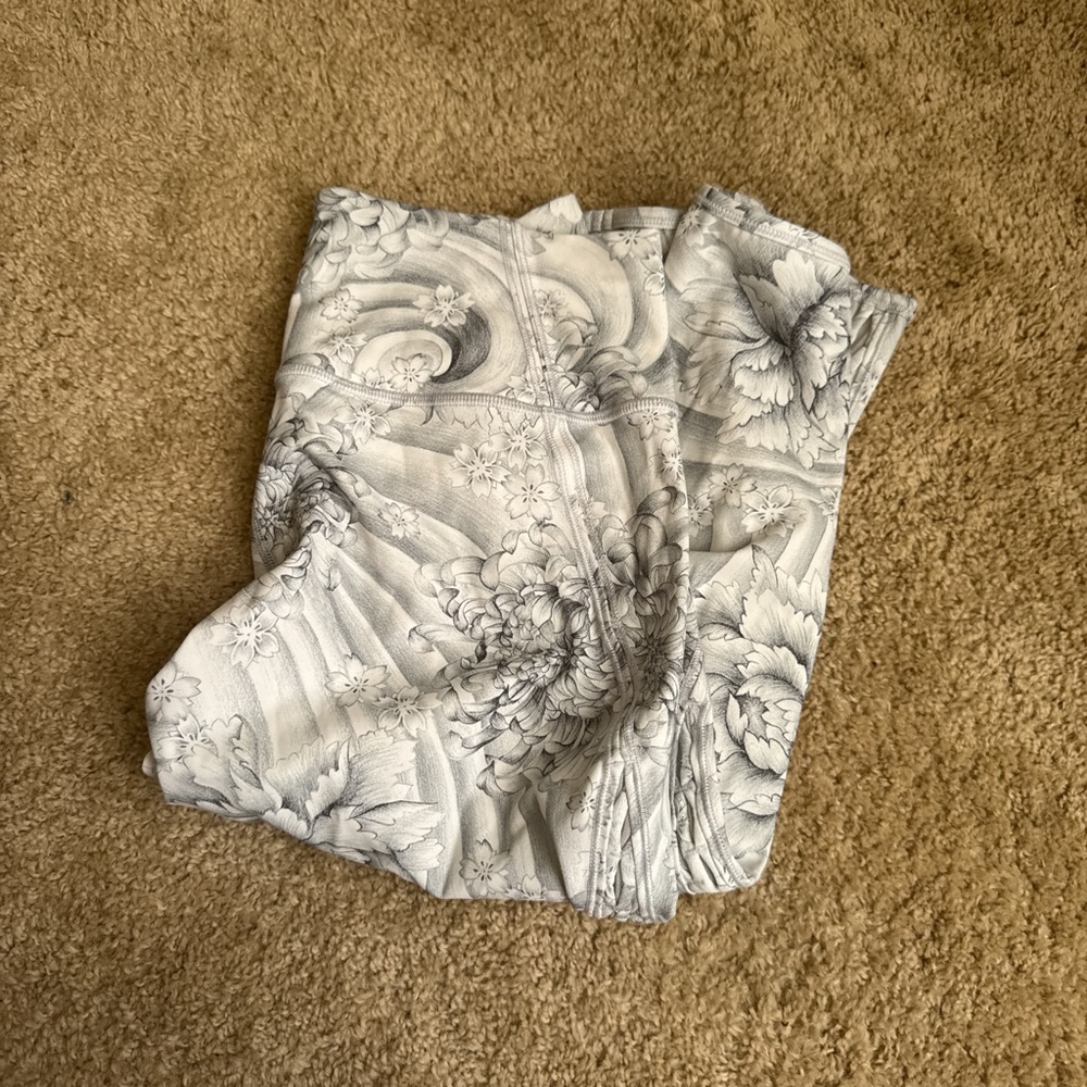 Floral Print capri in Light Gray and White
